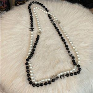 Black and White Pearl Necklace